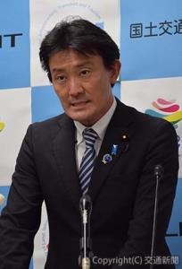 会見する井林新大臣