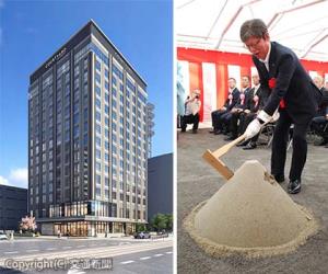 ㊨くわ入れする四之宮社長㊧ホテルの外観イメージ（ホテル外観＝JR四国提供）