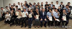 第１回「卒煙マラソン」の達成者たち（ＪＲ九州提供）