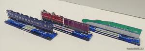 ３社車両アクリルスタンド（道南いさりび鉄道提供）