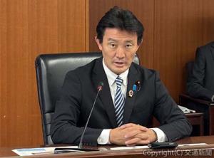 グループインタビューに応じる井林国交相