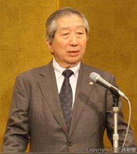 あいさつする田浦会長