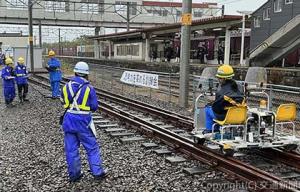 設備メンテナンスや事故復旧を担う第一線の社員の技術力向上・強化を目指した「思考力を高める訓練会」を実施（ＪＲ秋田事業本部提供）