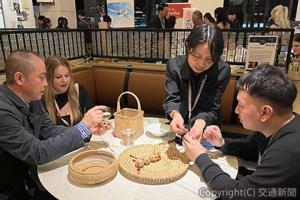 交流イベントで行われた竹細工制作体験（Digital Entertainment Asset提供）